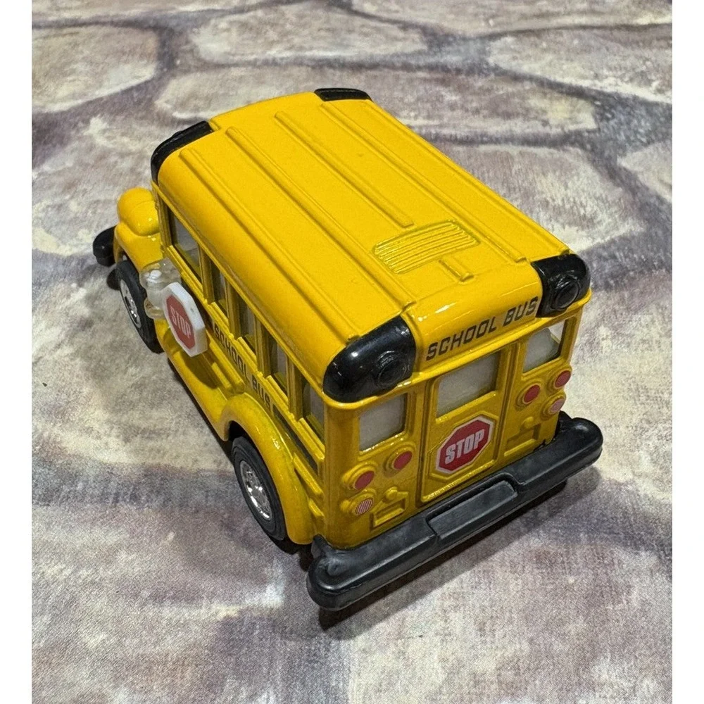 4” Pull Back Action School Bus 1:36 Scale. Near Mint. Operating Stop Sign 🛑